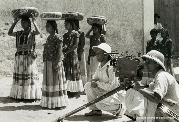 © 5.Sergei Eisenstein filmando con tehuanas, ca. 1931